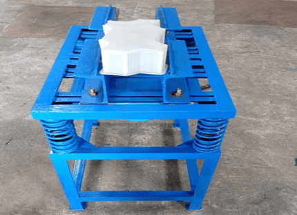Paver Demoulding Machine