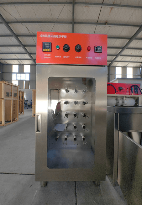 Rotating shoe drying cabinet